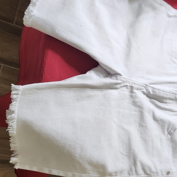 Jean short - Picture 3 of 4